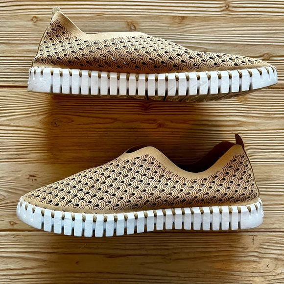 Ilse Jacobsen Tulip Slip-On EU 39 / US 8.5 Neutral Laser Cut Sneakers - Picture 2 of 8